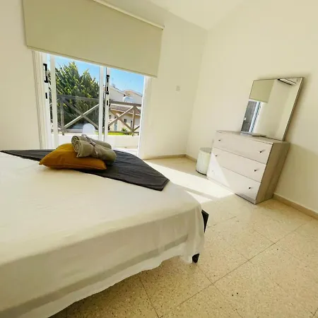 Holiday home Mersey Faros Complex Perivolia