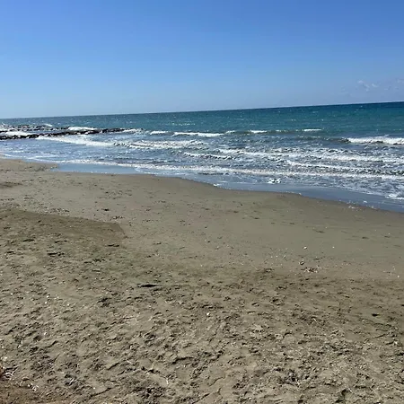 Mersey Faros Complex 度假居 皮尔瓦利亚